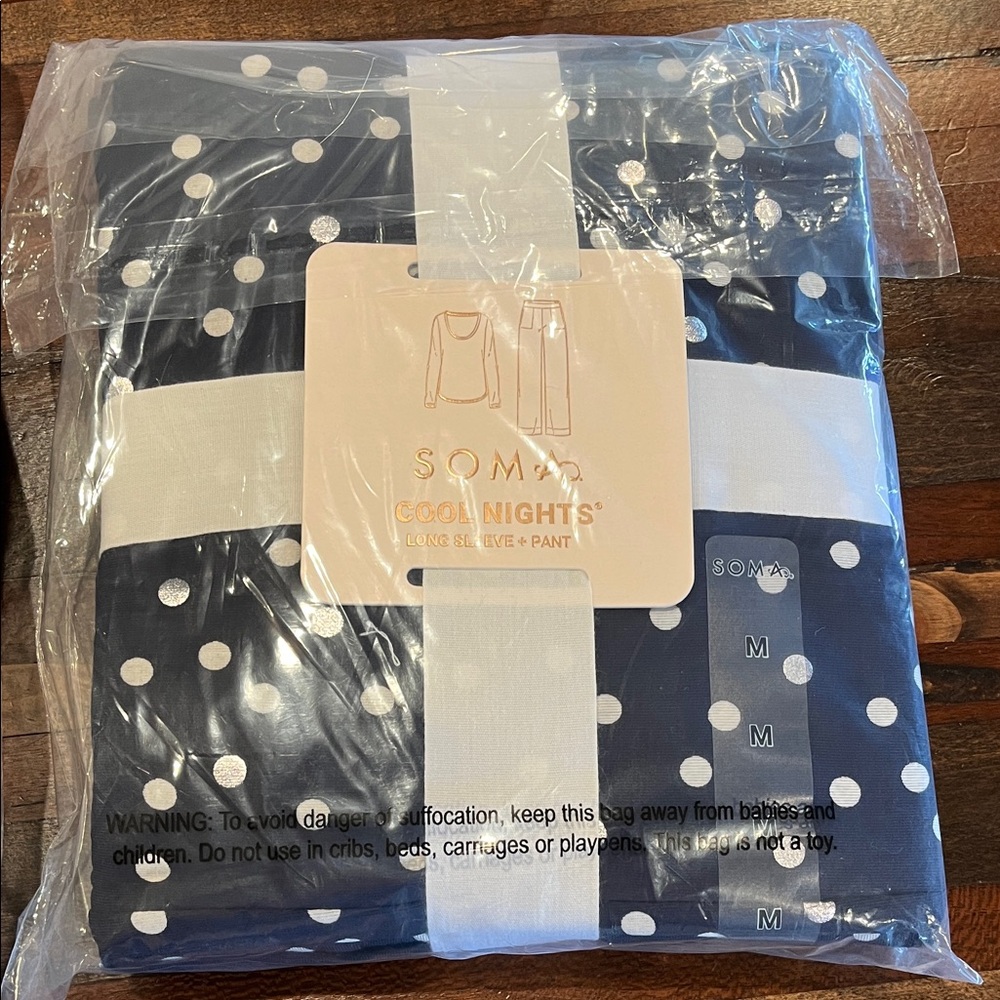 Soma Green Floral Lounge robe with Polka Dot Pajamas and fuzzy socks - Picture 3 of 4